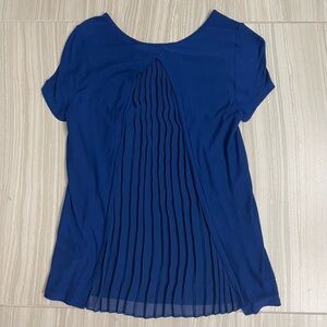 💙 Express Blue Pleated Blouse w/ Short Sleeves & Rounded Neckline – Size XS 👚